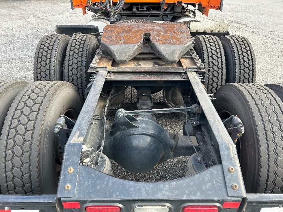 Sleeper Tractor-Heavy Duty Tractors-Volvo-2019-VNR64640-Duluth-GA-419,052\n\t\tmiles-$ 54,500 - Image 6