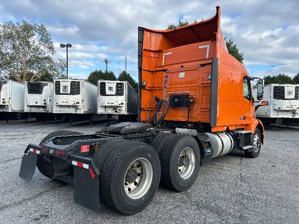 Sleeper Tractor-Heavy Duty Tractors-Volvo-2019-VNR64640-Duluth-GA-419,052\n\t\tmiles-$ 54,500 - Image 7