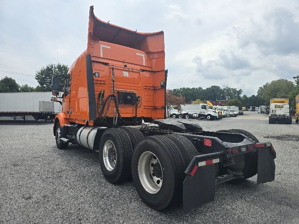 Sleeper Tractor-Heavy Duty Tractors-Volvo-2019-VNR64640-Duluth-GA-430,735\n\t\tmiles-$ 54,750 - Image 5