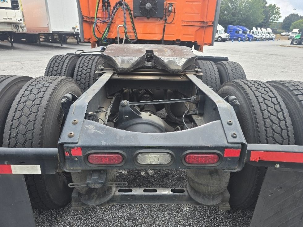 Sleeper Tractor-Heavy Duty Tractors-Volvo-2019-VNR64640-Duluth-GA-430,735\n\t\tmiles-$ 54,750 - Image 6