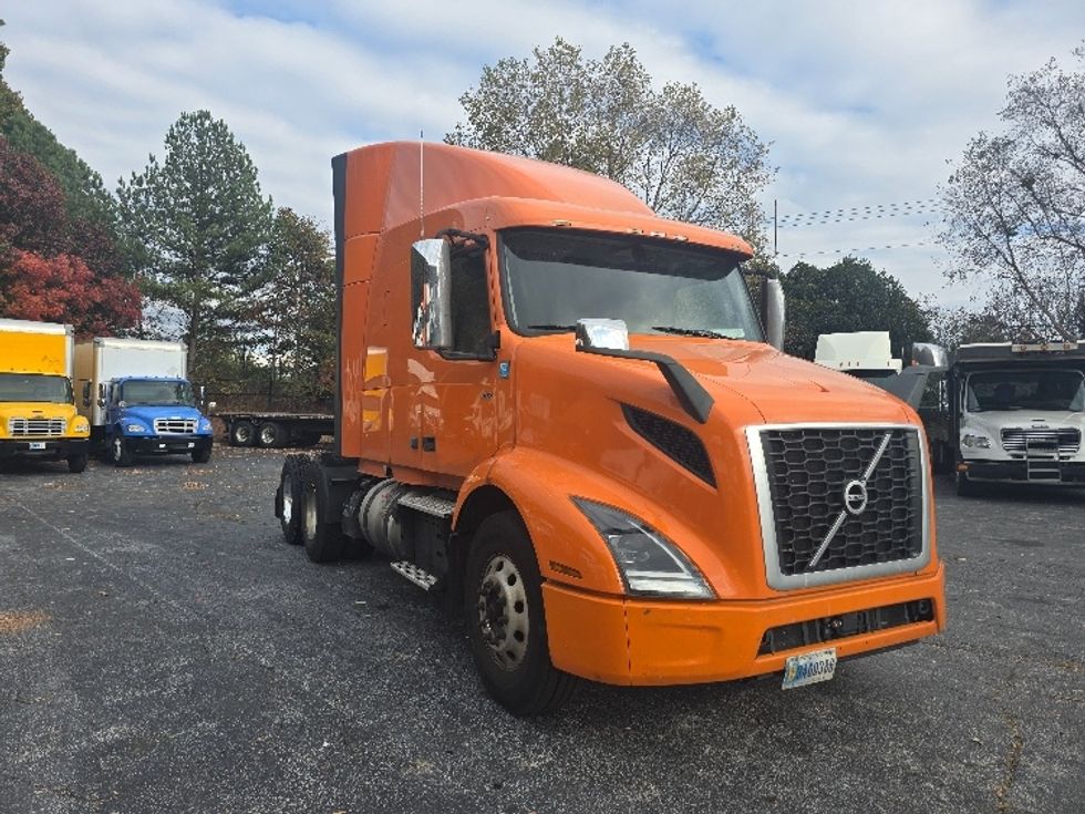 Sleeper Tractor-Heavy Duty Tractors-Volvo-2019-VNR64640-Duluth-GA-470,461\n\t\tmiles-$ 51,500 - Image 1