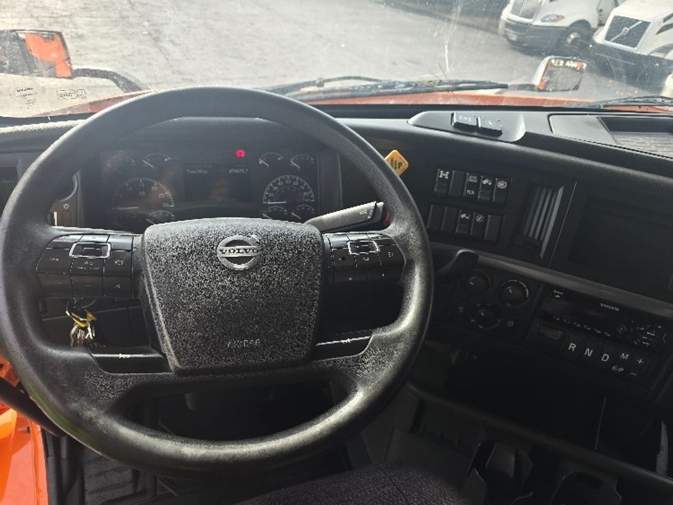 Sleeper Tractor-Heavy Duty Tractors-Volvo-2019-VNR64640-Duluth-GA-470,461\n\t\tmiles-$ 51,500 - Image 11