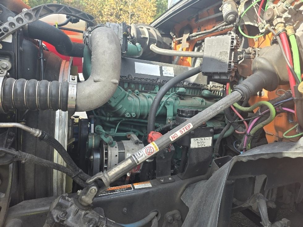 Sleeper Tractor-Heavy Duty Tractors-Volvo-2019-VNR64640-Duluth-GA-470,461\n\t\tmiles-$ 51,500 - Image 21