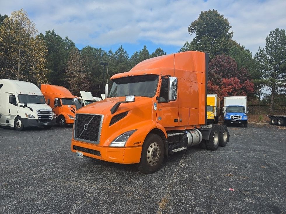 Sleeper Tractor-Heavy Duty Tractors-Volvo-2019-VNR64640-Duluth-GA-470,461\n\t\tmiles-$ 51,500 - Image 3