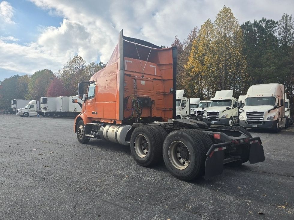 Sleeper Tractor-Heavy Duty Tractors-Volvo-2019-VNR64640-Duluth-GA-470,461\n\t\tmiles-$ 51,500 - Image 5