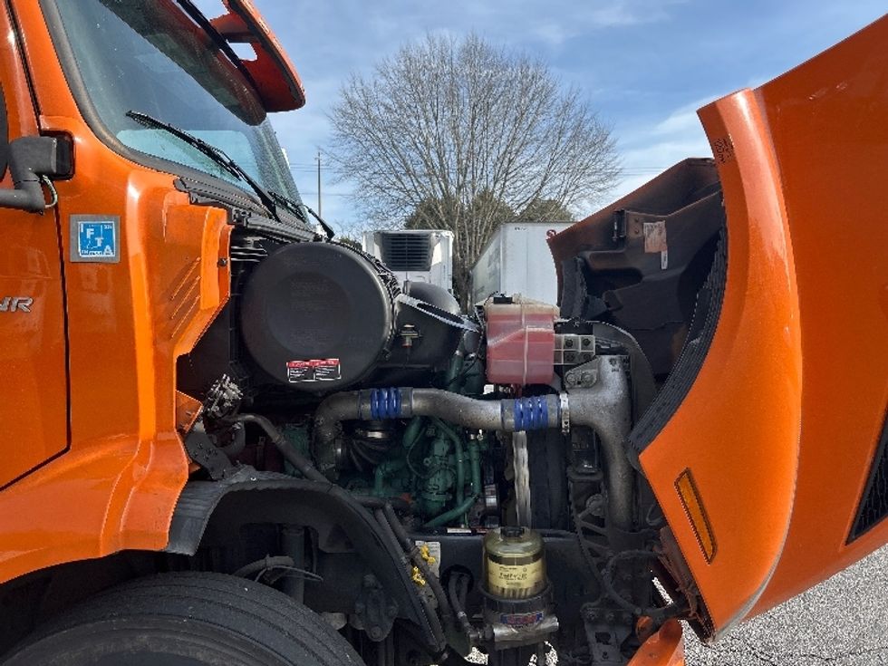 Sleeper Tractor-Heavy Duty Tractors-Volvo-2019-VNR64640-Duluth-GA-512,870\n\t\tmiles-$ 43,250 - Image 20