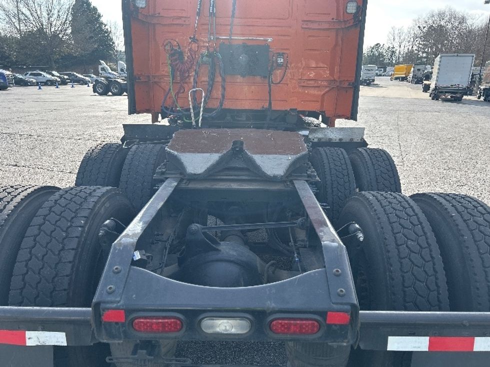 Sleeper Tractor-Heavy Duty Tractors-Volvo-2019-VNR64640-Duluth-GA-512,870\n\t\tmiles-$ 43,250 - Image 6