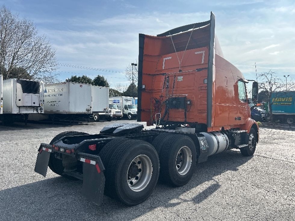 Sleeper Tractor-Heavy Duty Tractors-Volvo-2019-VNR64640-Duluth-GA-512,870\n\t\tmiles-$ 43,250 - Image 7