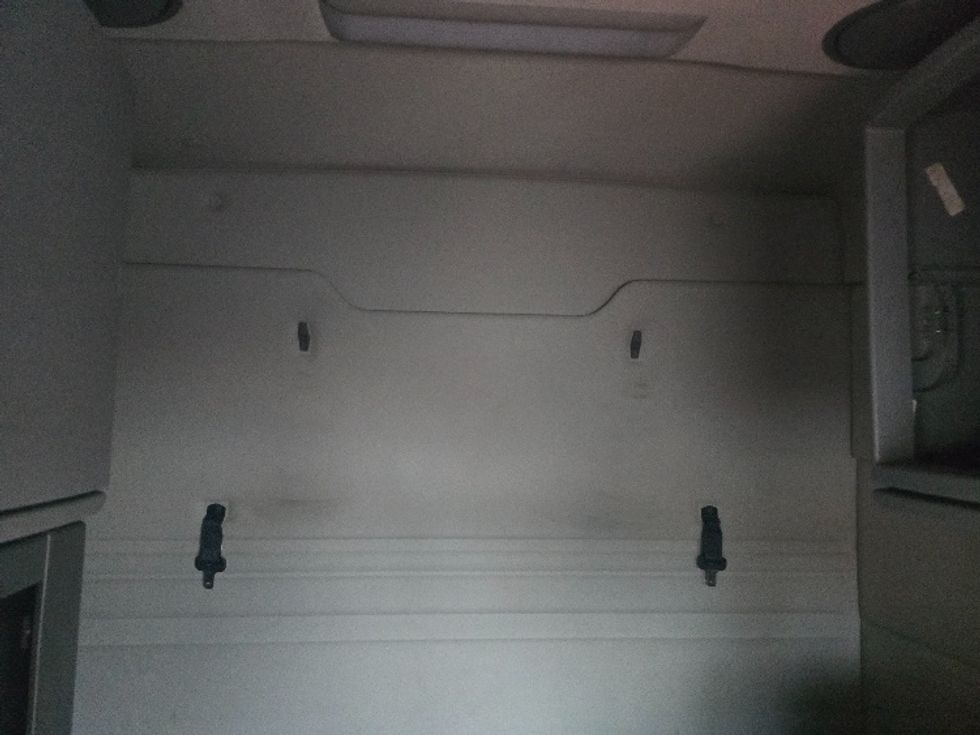 Sleeper Tractor-Heavy Duty Tractors-Volvo-2019-VNR64640-Duluth-GA-521,390\n\t\tmiles-$ 42,750 - Image 15