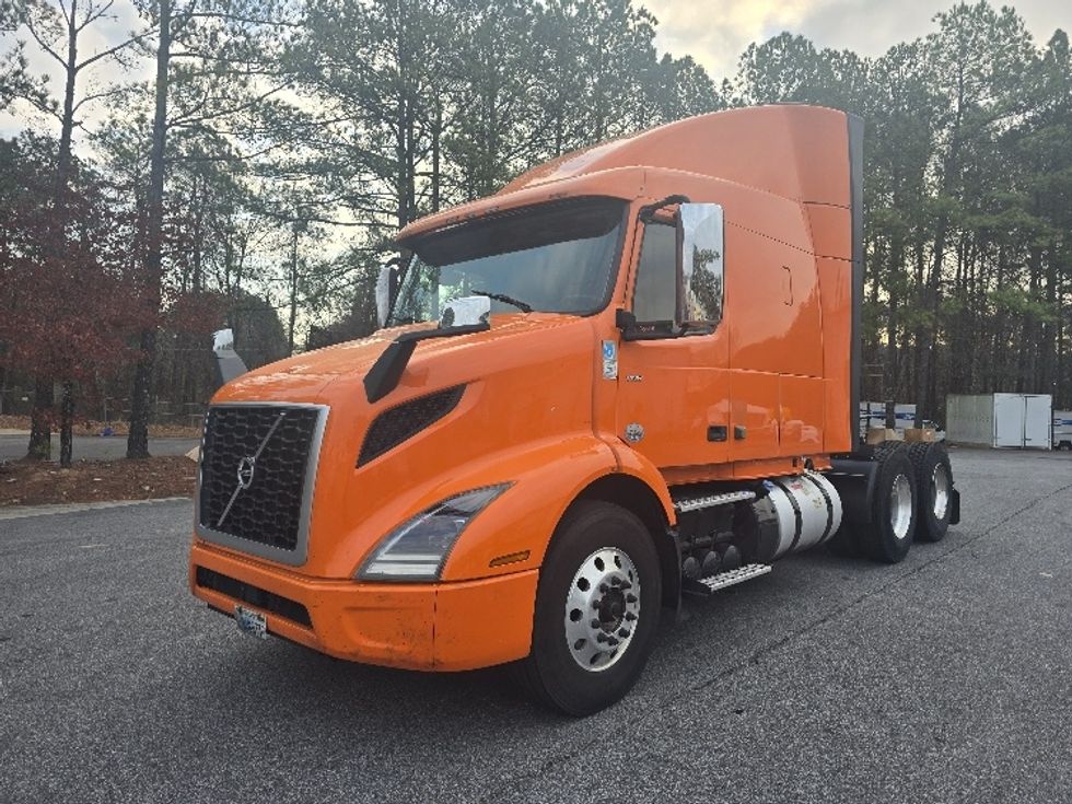 Sleeper Tractor-Heavy Duty Tractors-Volvo-2019-VNR64640-Duluth-GA-521,390\n\t\tmiles-$ 42,750 - Image 3