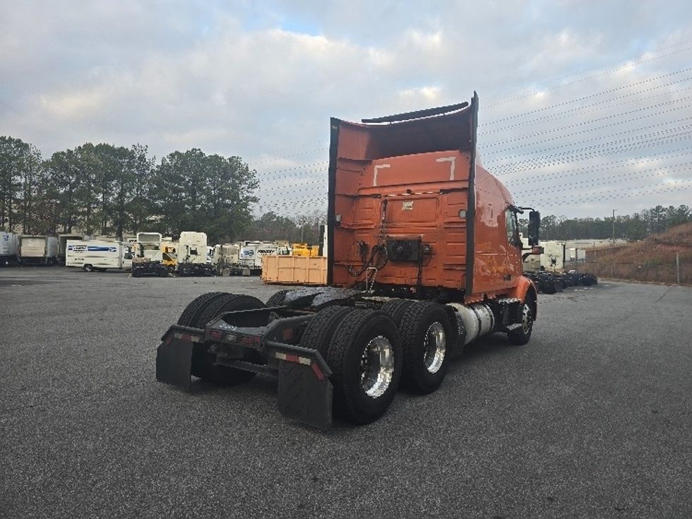 Sleeper Tractor-Heavy Duty Tractors-Volvo-2019-VNR64640-Duluth-GA-521,390\n\t\tmiles-$ 42,750 - Image 7