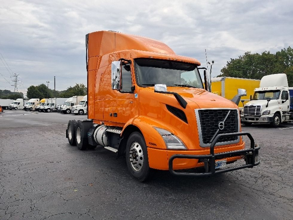 Sleeper Tractor-Heavy Duty Tractors-Volvo-2019-VNR64640-Greensboro-NC-356,123\n\t\tmiles-$ 57,750 - Image 1
