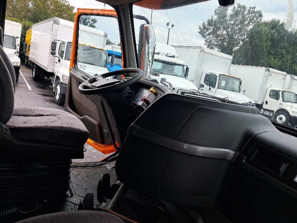 Sleeper Tractor-Heavy Duty Tractors-Volvo-2019-VNR64640-Greensboro-NC-356,123\n\t\tmiles-$ 57,750 - Image 15