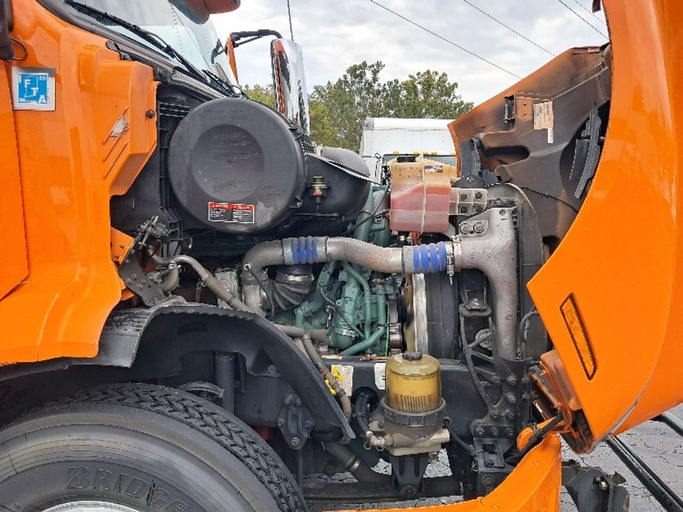 Sleeper Tractor-Heavy Duty Tractors-Volvo-2019-VNR64640-Greensboro-NC-356,123\n\t\tmiles-$ 57,750 - Image 20