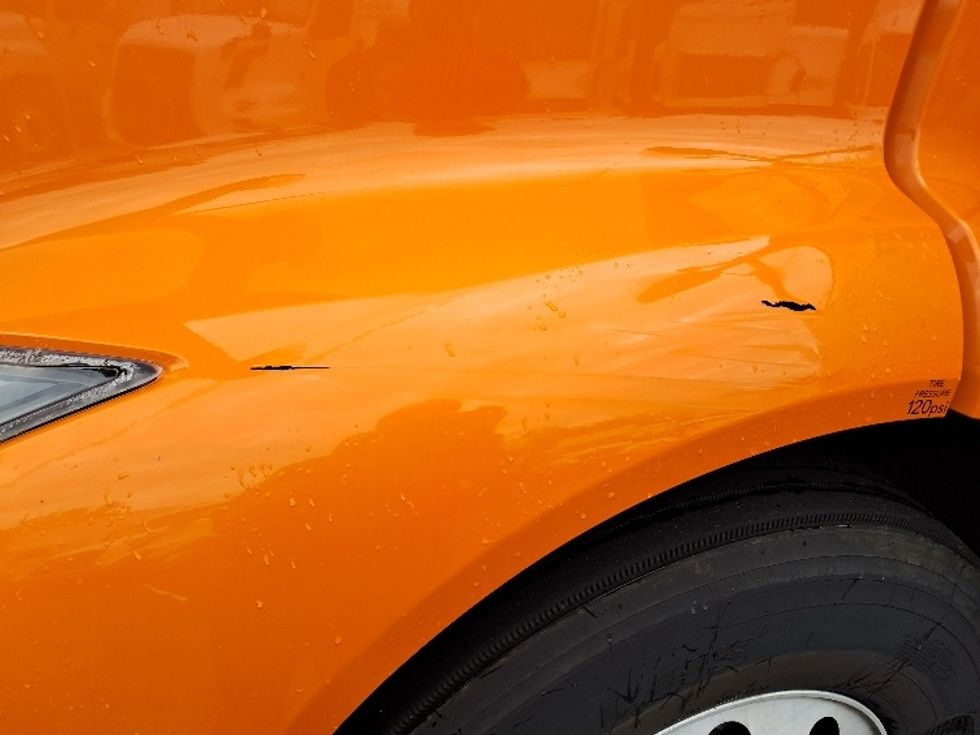 Sleeper Tractor-Heavy Duty Tractors-Volvo-2019-VNR64640-Greensboro-NC-356,123\n\t\tmiles-$ 57,750 - Image 24