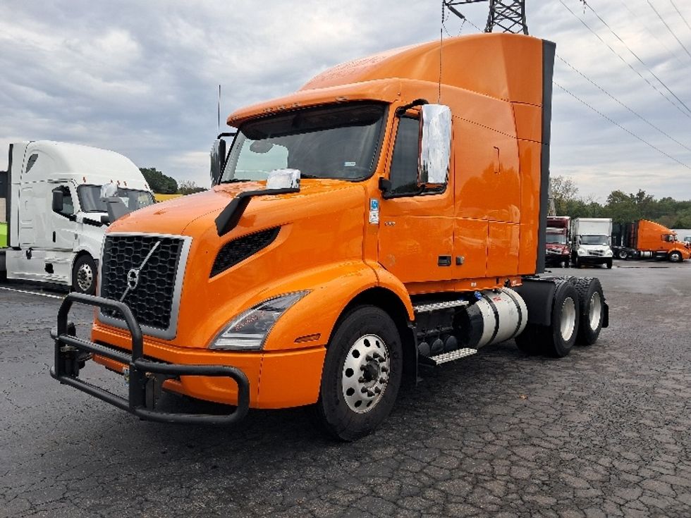 Sleeper Tractor-Heavy Duty Tractors-Volvo-2019-VNR64640-Greensboro-NC-356,123\n\t\tmiles-$ 57,750 - Image 3