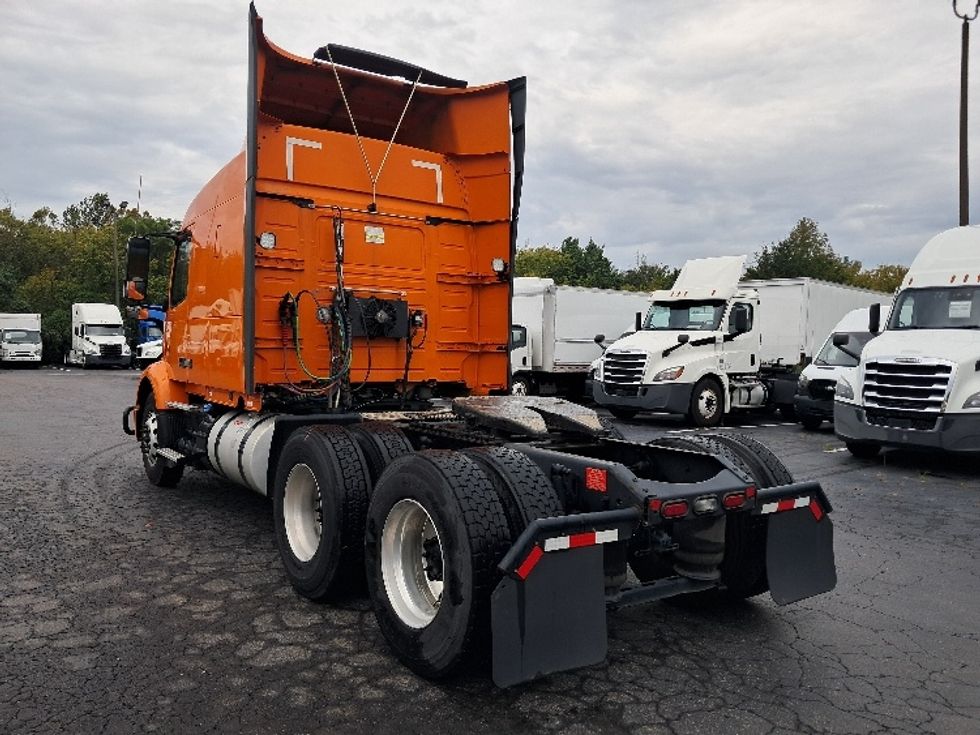 Sleeper Tractor-Heavy Duty Tractors-Volvo-2019-VNR64640-Greensboro-NC-356,123\n\t\tmiles-$ 57,750 - Image 5