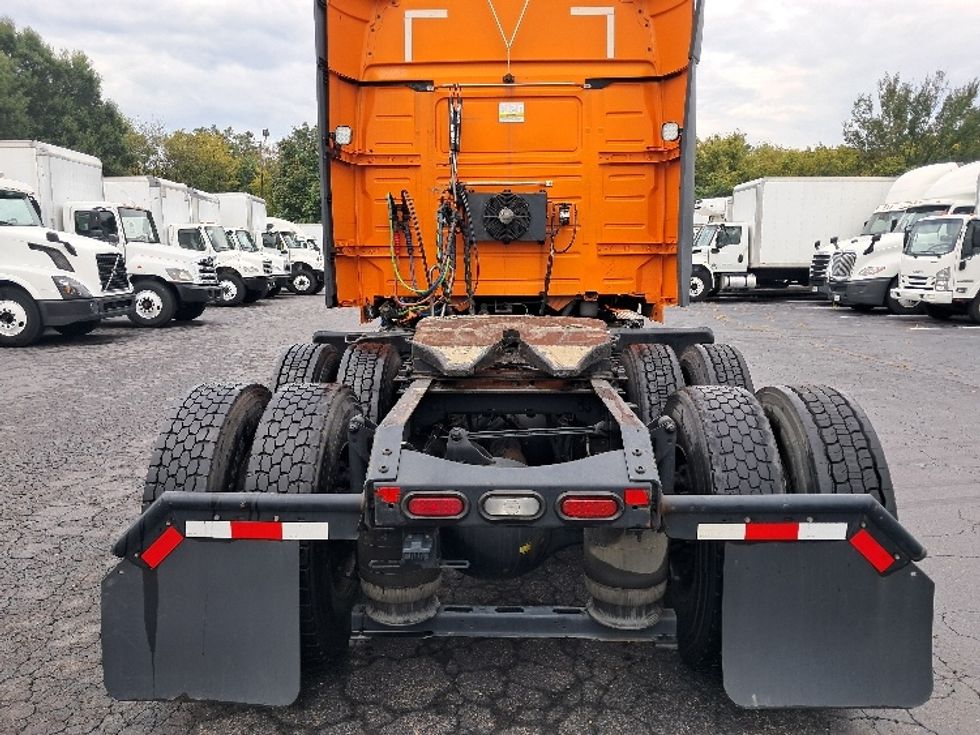 Sleeper Tractor-Heavy Duty Tractors-Volvo-2019-VNR64640-Greensboro-NC-356,123\n\t\tmiles-$ 57,750 - Image 6