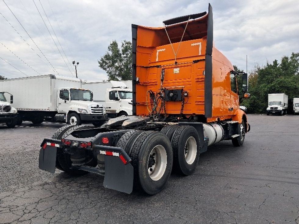 Sleeper Tractor-Heavy Duty Tractors-Volvo-2019-VNR64640-Greensboro-NC-356,123\n\t\tmiles-$ 57,750 - Image 7