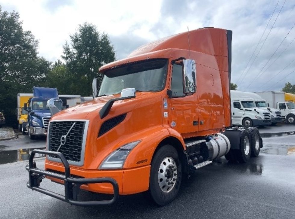 Sleeper Tractor-Heavy Duty Tractors-Volvo-2019-VNR64640-Greensboro-NC-369,287\n\t\tmiles-$ 60,000 - Image 3