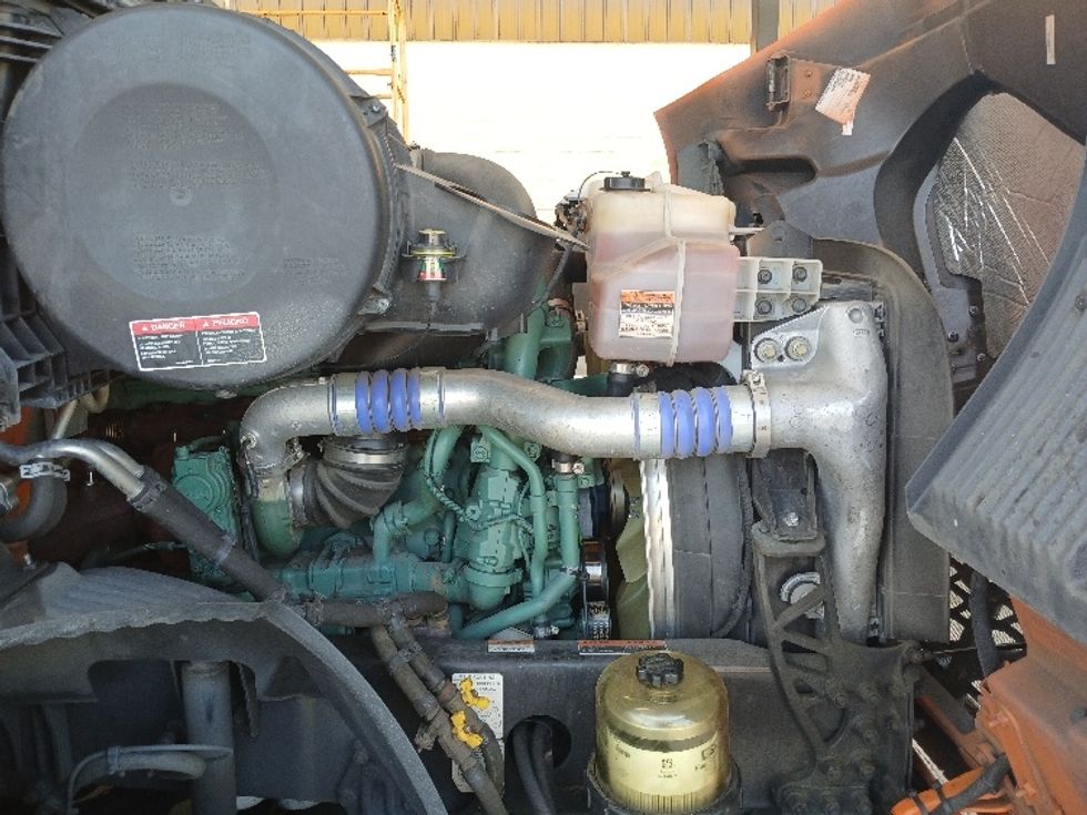 Sleeper Tractor-Heavy Duty Tractors-Volvo-2019-VNR64640-Greensboro-NC-370,323\n\t\tmiles-$ 60,750 - Image 20