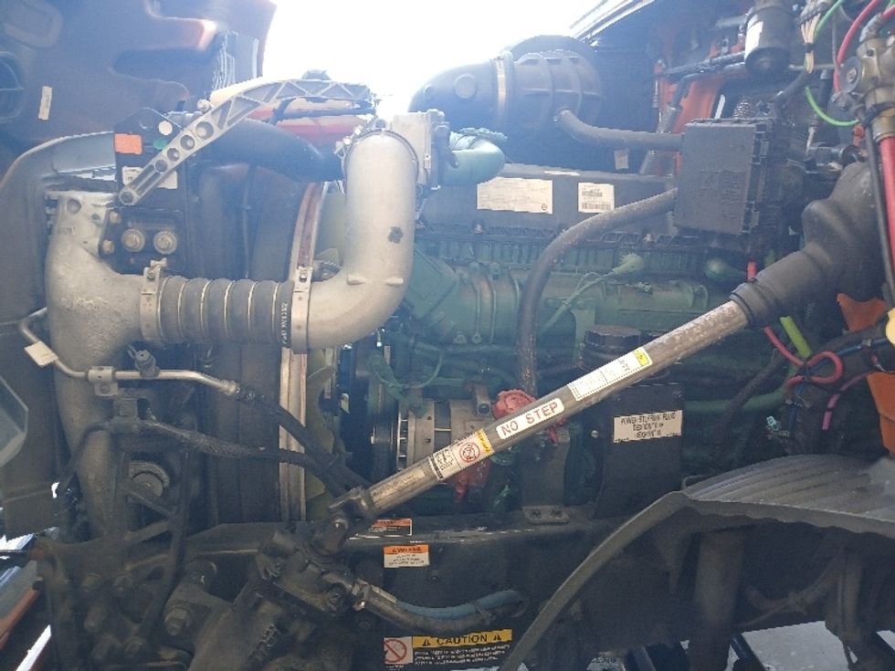 Sleeper Tractor-Heavy Duty Tractors-Volvo-2019-VNR64640-Greensboro-NC-370,323\n\t\tmiles-$ 60,750 - Image 21