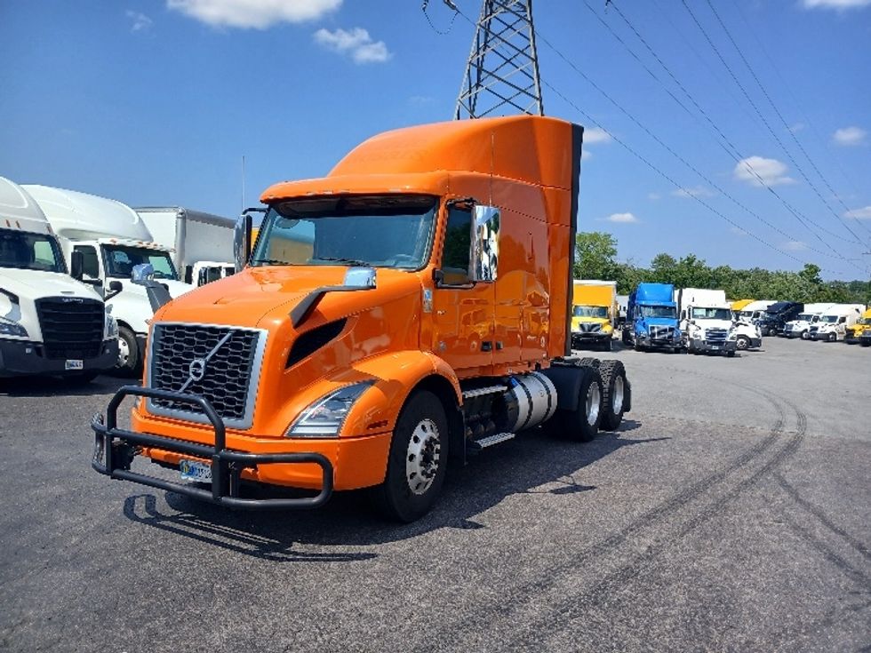 Sleeper Tractor-Heavy Duty Tractors-Volvo-2019-VNR64640-Greensboro-NC-370,323\n\t\tmiles-$ 60,750 - Image 3