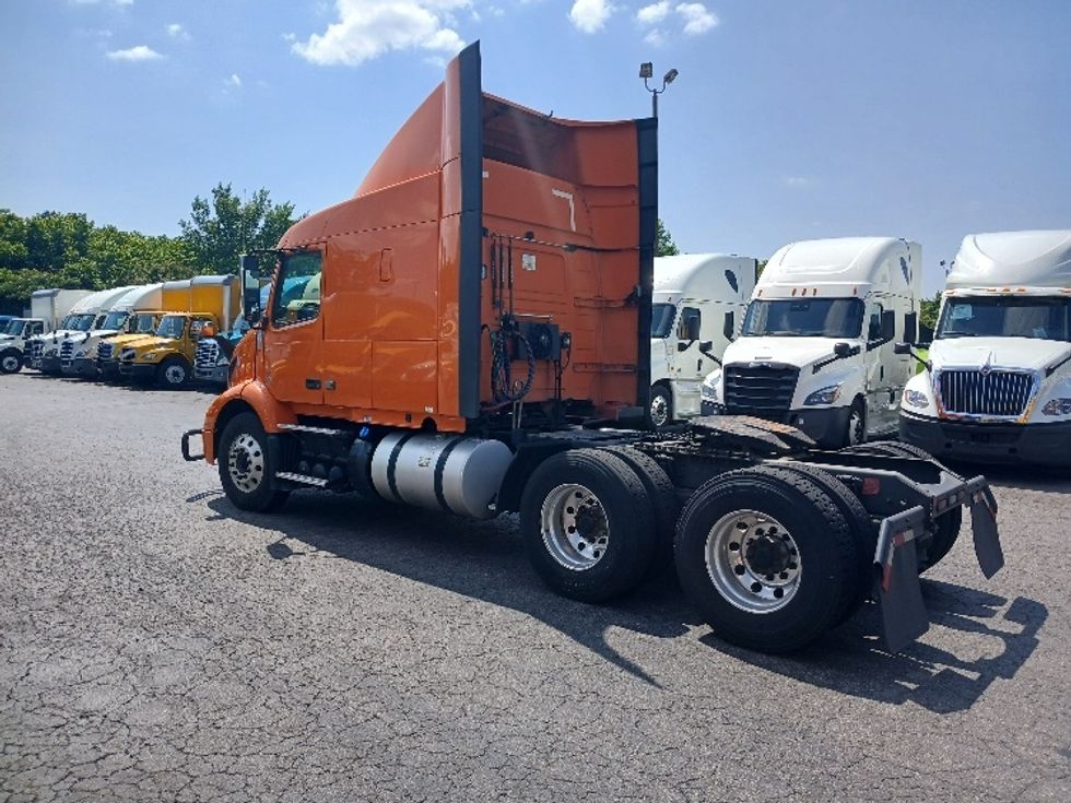 Sleeper Tractor-Heavy Duty Tractors-Volvo-2019-VNR64640-Greensboro-NC-370,323\n\t\tmiles-$ 60,750 - Image 5