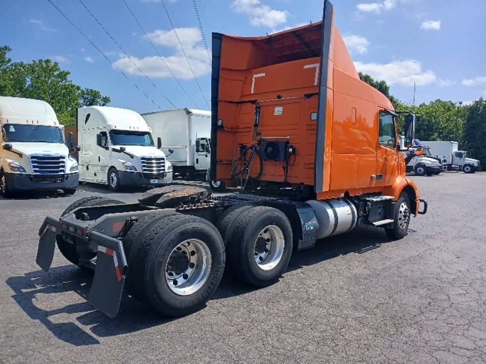 Sleeper Tractor-Heavy Duty Tractors-Volvo-2019-VNR64640-Greensboro-NC-370,323\n\t\tmiles-$ 60,750 - Image 7
