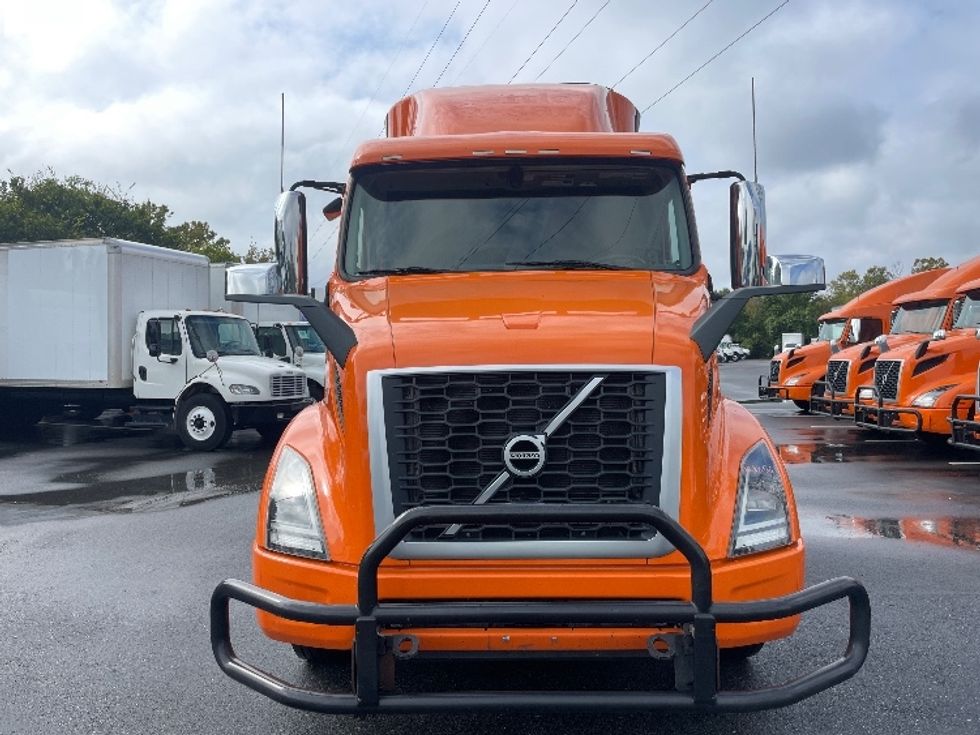 2019 Volvo Truck VNR photo 2