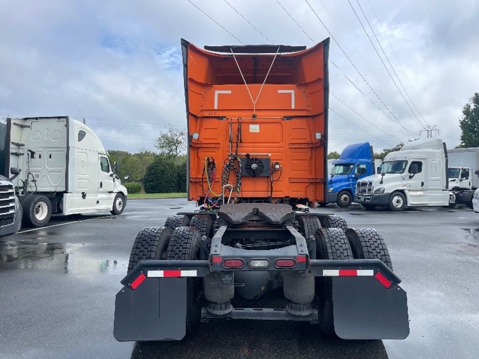 Sleeper Tractor-Heavy Duty Tractors-Volvo-2019-VNR64640-Greensboro-NC-400,061\n\t\tmiles-$ 59,250 - Image 6