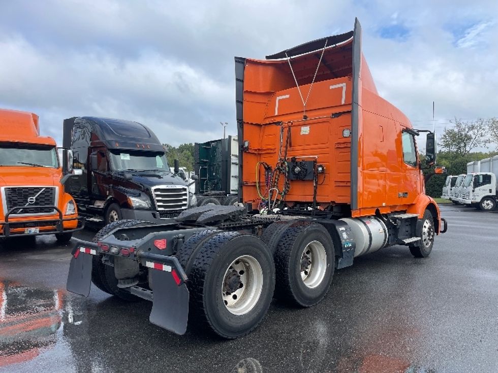 Sleeper Tractor-Heavy Duty Tractors-Volvo-2019-VNR64640-Greensboro-NC-400,061\n\t\tmiles-$ 59,250 - Image 7