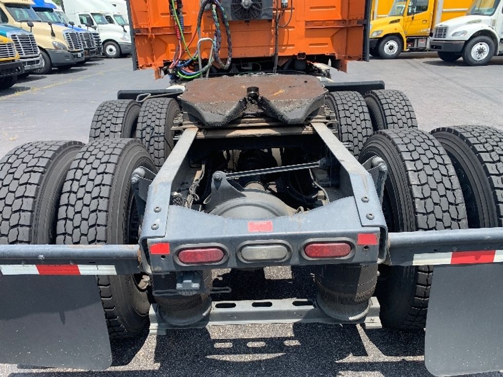 Sleeper Tractor-Heavy Duty Tractors-Volvo-2019-VNR64640-Greensboro-NC-412,743\n\t\tmiles-$ 58,500 - Image 6