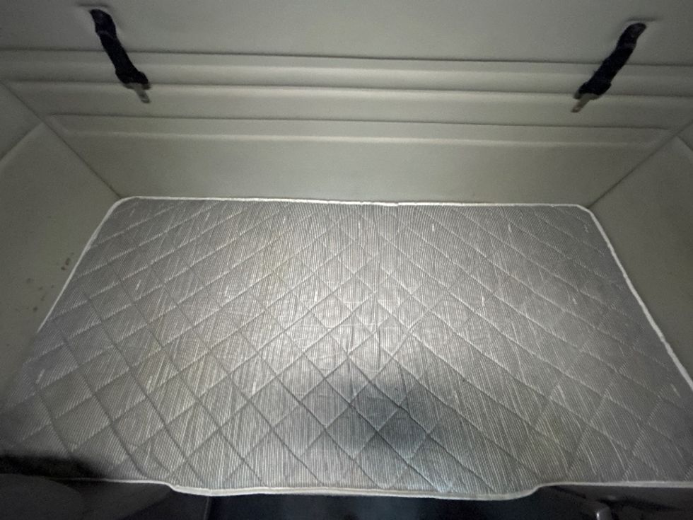 Sleeper Tractor-Heavy Duty Tractors-Volvo-2019-VNR64640-Norcross-GA-477,267\n\t\tmiles-$ 45,000 - Image 17