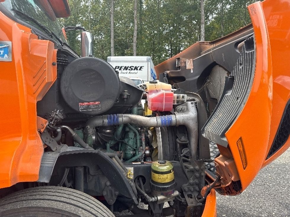 Sleeper Tractor-Heavy Duty Tractors-Volvo-2019-VNR64640-Norcross-GA-477,267\n\t\tmiles-$ 45,000 - Image 20