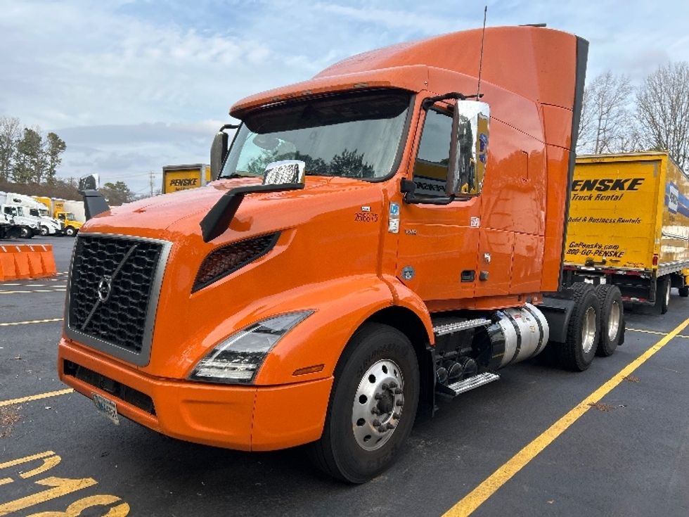 Sleeper Tractor-Heavy Duty Tractors-Volvo-2019-VNR64640-Norcross-GA-477,267\n\t\tmiles-$ 45,000 - Image 3