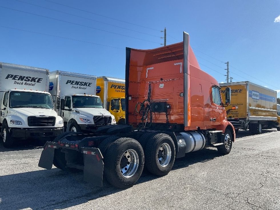 Sleeper Tractor-Heavy Duty Tractors-Volvo-2019-VNR64640-Orlando-FL-592,902\n\t\tmiles-$ 40,000 - Image 7