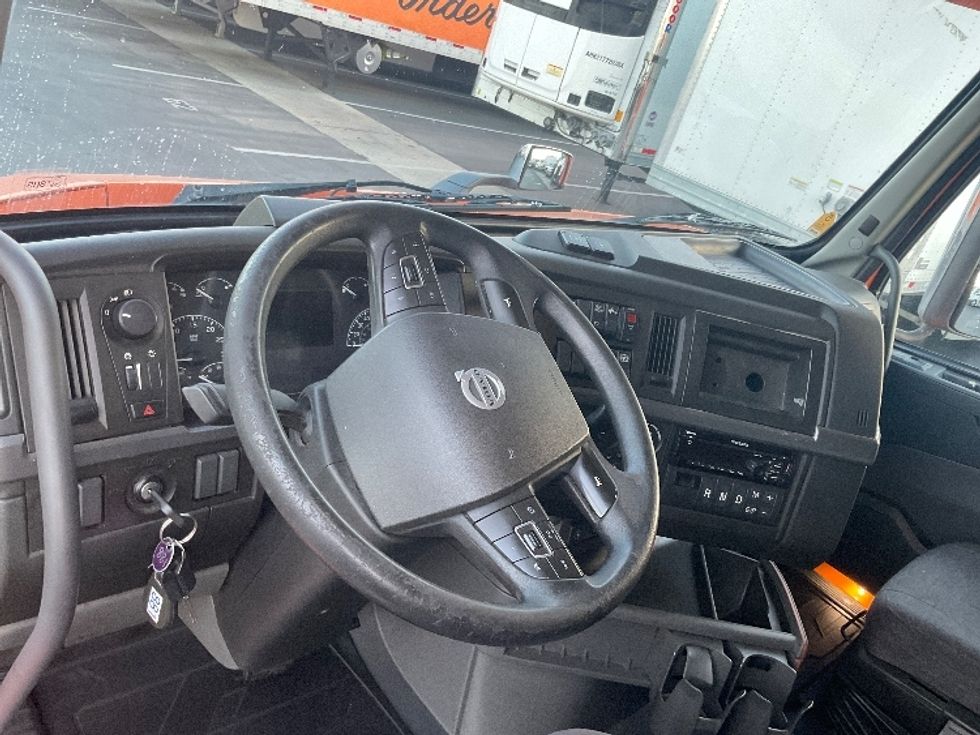 Sleeper Tractor-Heavy Duty Tractors-Volvo-2019-VNR64640-Torrance-CA-295,918\n\t\tmiles-$ 67,500 - Image 10