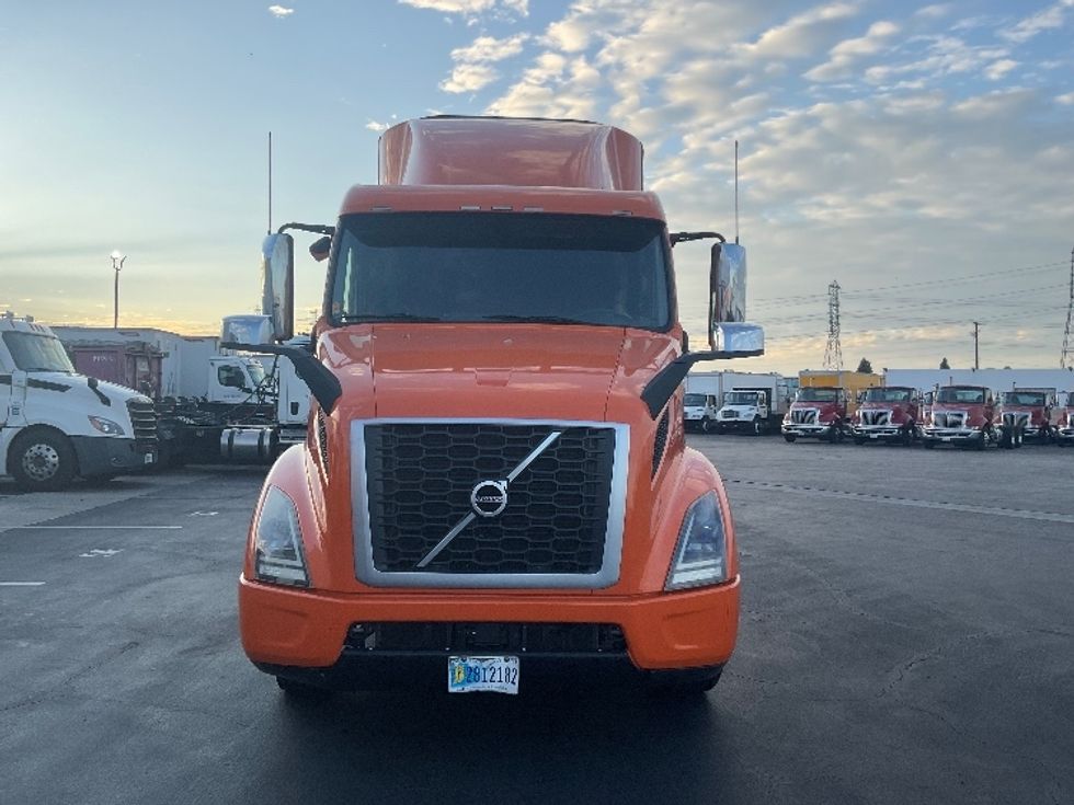 Sleeper Tractor-Heavy Duty Tractors-Volvo-2019-VNR64640-Torrance-CA-295,918\n\t\tmiles-$ 67,500 - Image 2