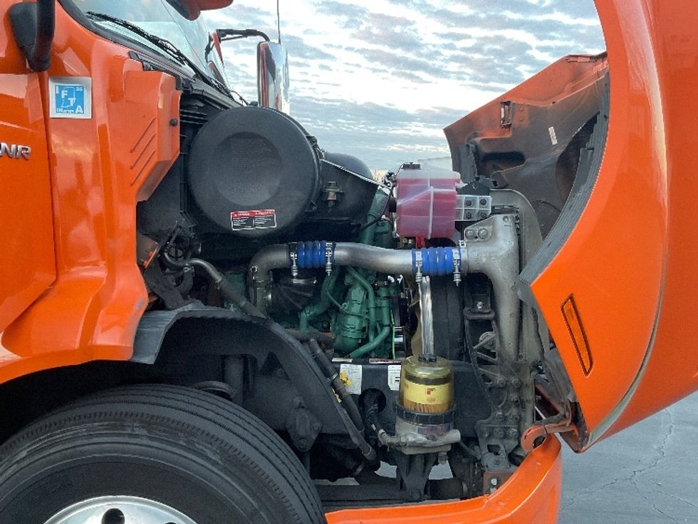 Sleeper Tractor-Heavy Duty Tractors-Volvo-2019-VNR64640-Torrance-CA-295,918\n\t\tmiles-$ 67,500 - Image 20
