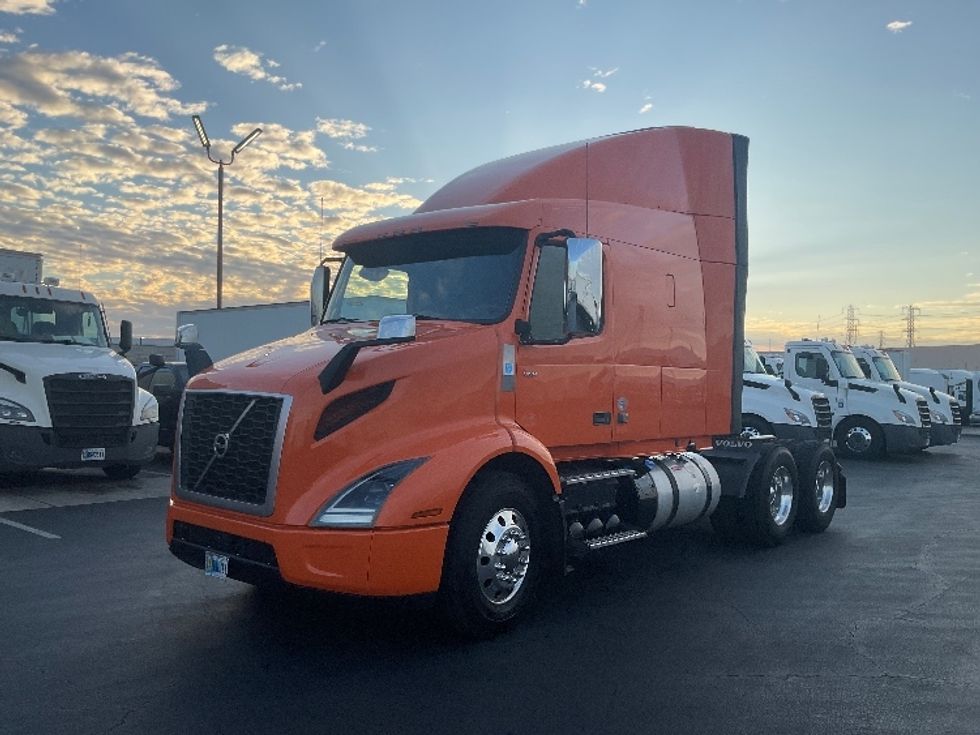Sleeper Tractor-Heavy Duty Tractors-Volvo-2019-VNR64640-Torrance-CA-295,918\n\t\tmiles-$ 67,500 - Image 3