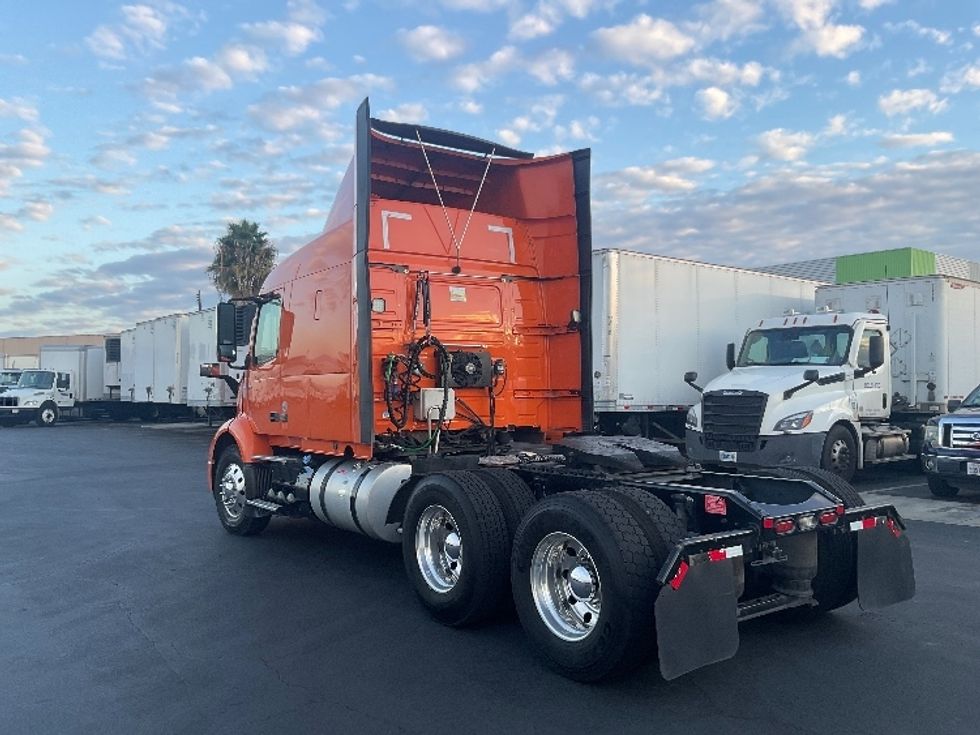 Sleeper Tractor-Heavy Duty Tractors-Volvo-2019-VNR64640-Torrance-CA-295,918\n\t\tmiles-$ 67,500 - Image 5
