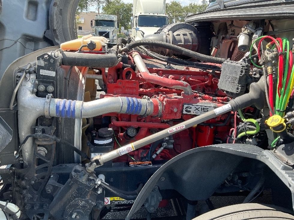 Sleeper Tractor-Heavy Duty Tractors-Volvo-2020-VNL64400-Saint Petersburg-FL-306,435\n\t\tmiles-$ 71,750 - Image 21