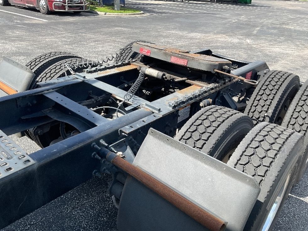 Sleeper Tractor-Heavy Duty Tractors-Volvo-2020-VNL64400-Saint Petersburg-FL-306,435\n\t\tmiles-$ 71,750 - Image 22