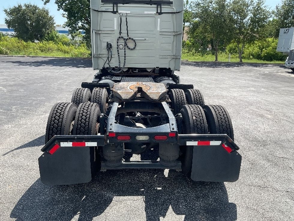 Sleeper Tractor-Heavy Duty Tractors-Volvo-2020-VNL64400-Saint Petersburg-FL-306,435\n\t\tmiles-$ 71,750 - Image 6