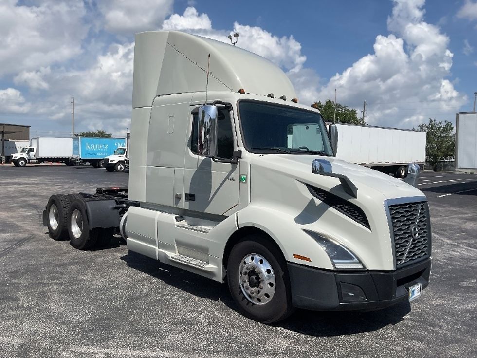Sleeper Tractor-Heavy Duty Tractors-Volvo-2020-VNL64400-Tampa-FL-242,975\n\t\tmiles-$ 74,750 - Image 1