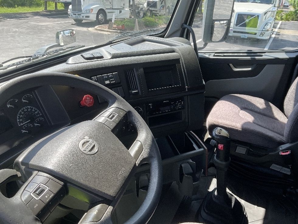 Sleeper Tractor-Heavy Duty Tractors-Volvo-2020-VNL64400-Tampa-FL-242,975\n\t\tmiles-$ 74,750 - Image 10