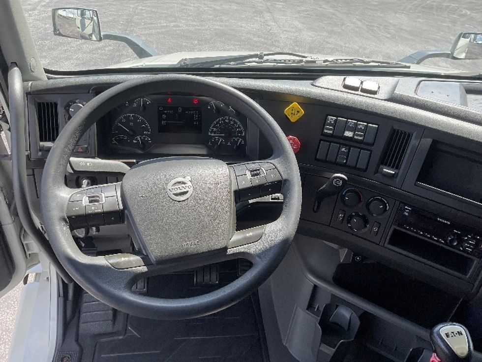 Sleeper Tractor-Heavy Duty Tractors-Volvo-2020-VNL64400-Tampa-FL-242,975\n\t\tmiles-$ 74,750 - Image 11