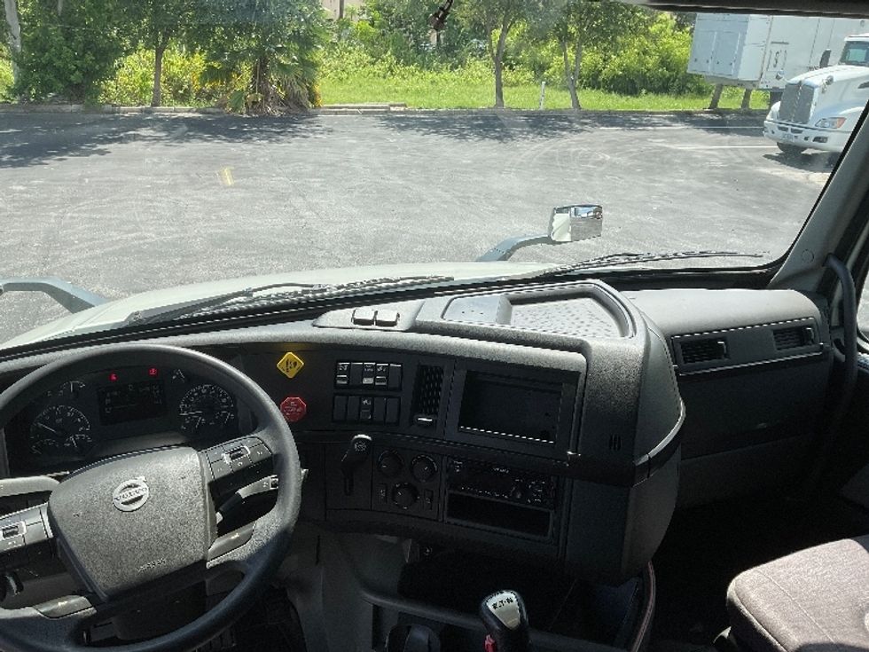 Sleeper Tractor-Heavy Duty Tractors-Volvo-2020-VNL64400-Tampa-FL-242,975\n\t\tmiles-$ 74,750 - Image 12