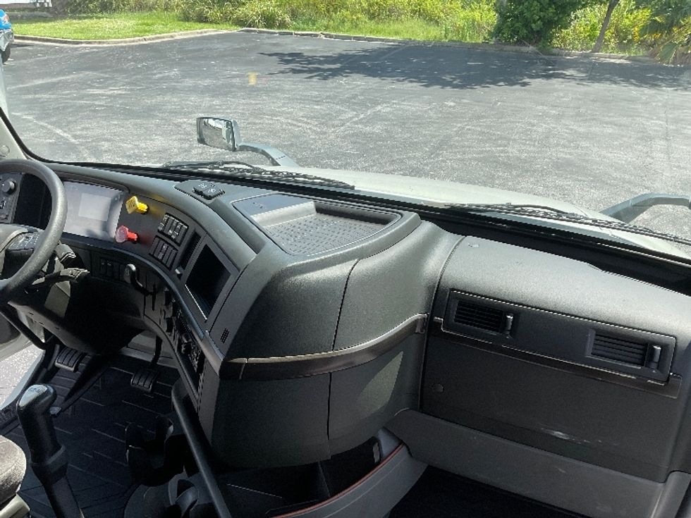 Sleeper Tractor-Heavy Duty Tractors-Volvo-2020-VNL64400-Tampa-FL-242,975\n\t\tmiles-$ 74,750 - Image 15